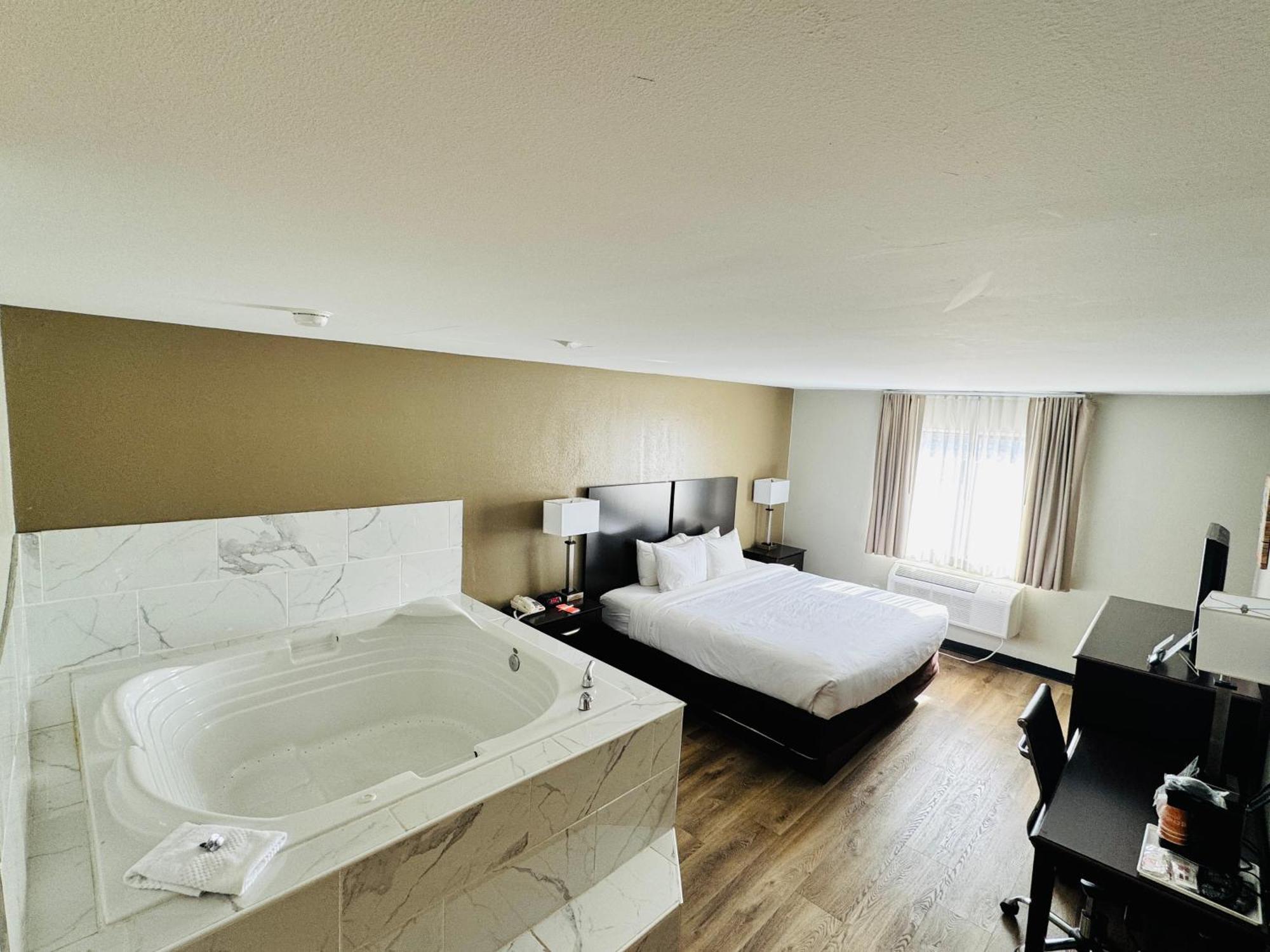 Econo Lodge Inn&Suites Monroe Extérieur photo