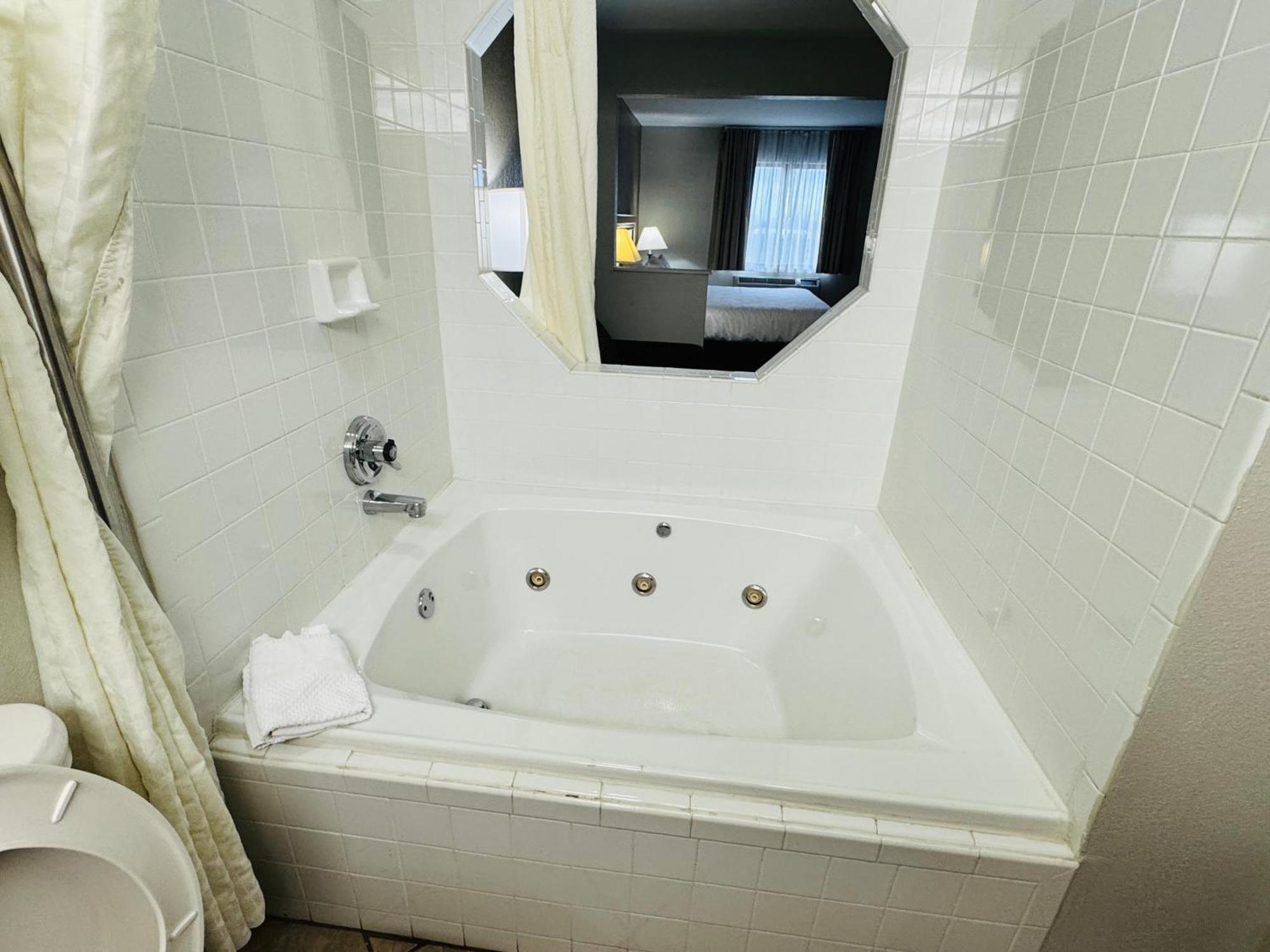 Econo Lodge Inn&Suites Monroe Extérieur photo